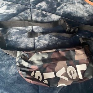 Levi’s belt bag in cameo